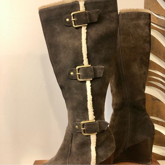 Kenneth Cole Reaction Triple Flirt Suede Wedge Boot 8.5 - Picture 9 of 15